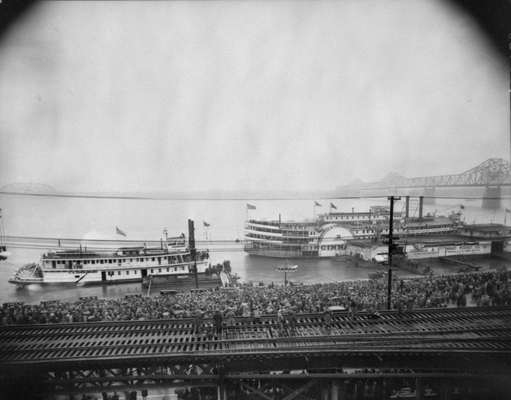 a vintage photo of a bridge